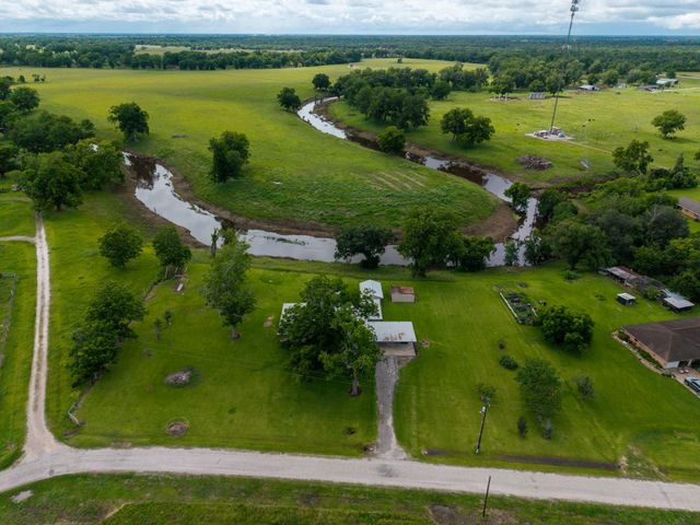 182 County Road 152, Bay City, TX 77414