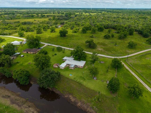 182 County Road 152, Bay City, TX 77414