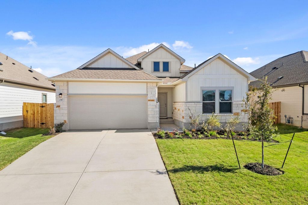 247 Red Tail Hawk LN, Cedar Creek, TX 78612