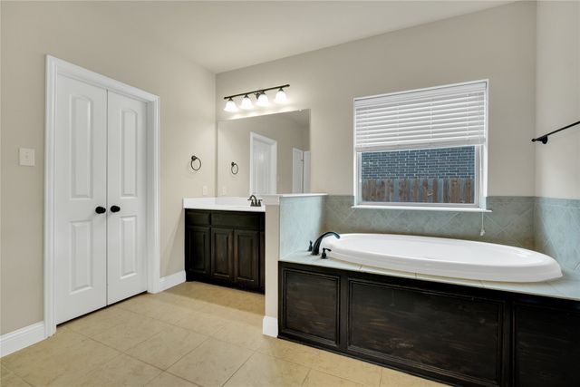 437 Whispering Willow Drive, Midlothian, TX 76065