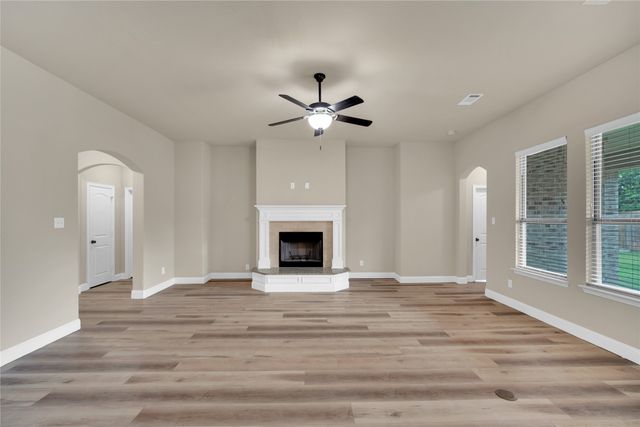 437 Whispering Willow Drive, Midlothian, TX 76065
