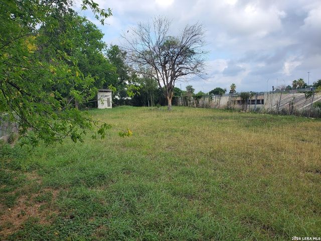 1915 N Hamilton St, San Antonio, TX 78201