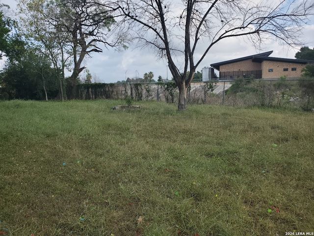 1915 N Hamilton St, San Antonio, TX 78201