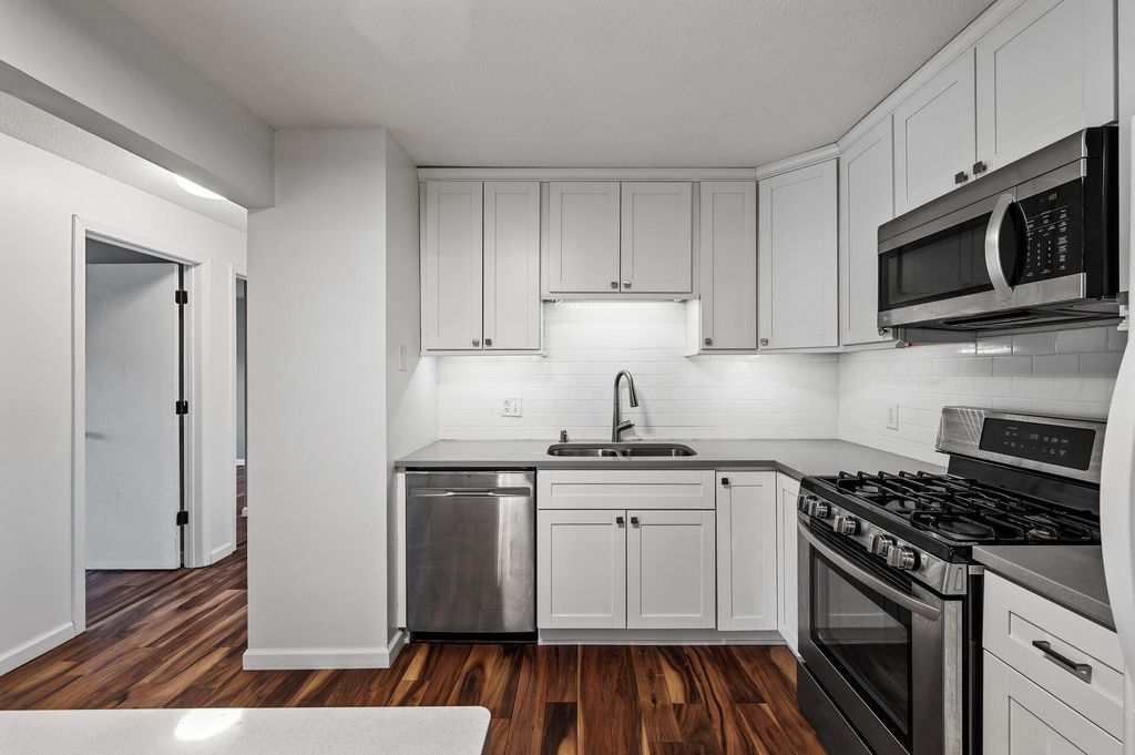 4860 Park Commons Drive 206, Saint Louis Park, MN 55416