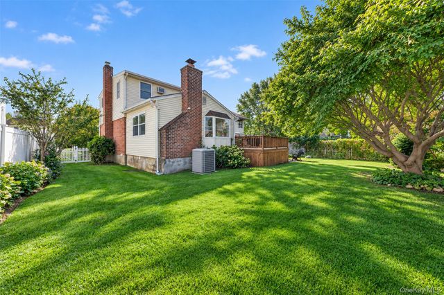 31 Colony Lane, Syosset, NY 11791