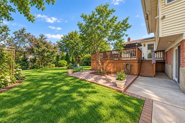31 Colony Lane, Syosset, NY 11791