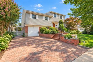 31 Colony Lane, Syosset, NY 11791