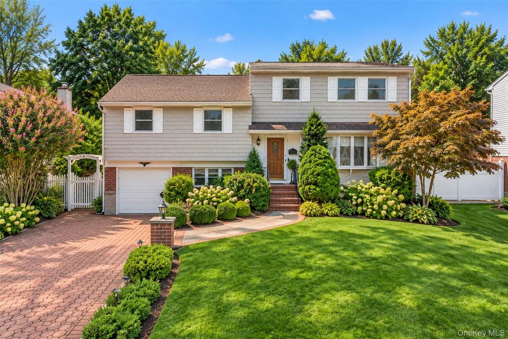 31 Colony Lane, Syosset, NY 11791 — photo 2