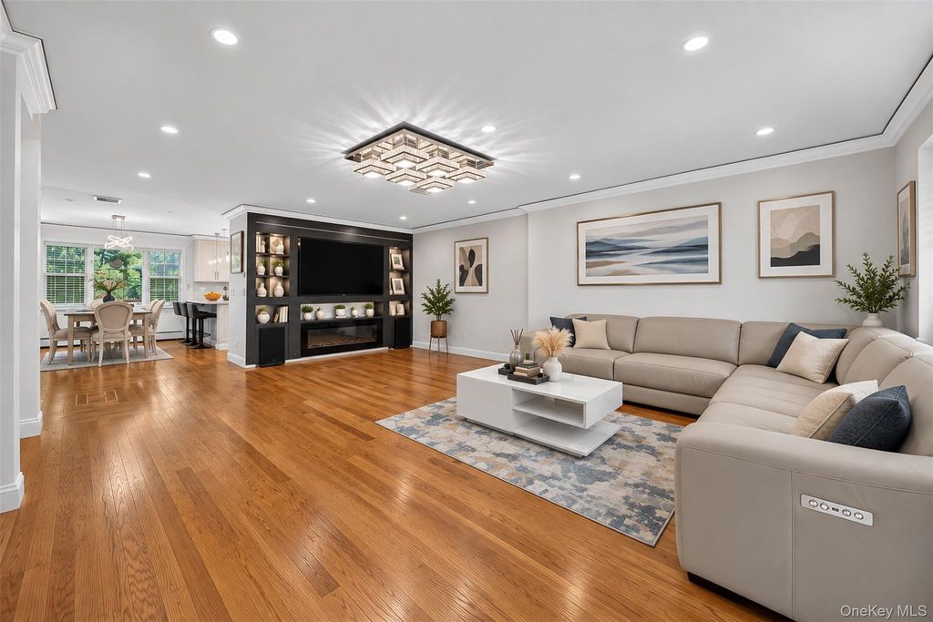 31 Colony Lane, Syosset, NY 11791 — photo 3