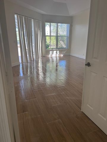 8992 Lakes Boulevard, West Palm Beach, FL 33412