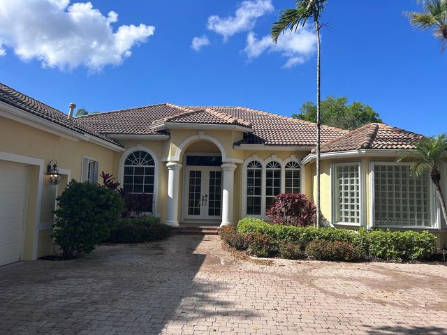 8992 Lakes Boulevard, West Palm Beach, FL 33412