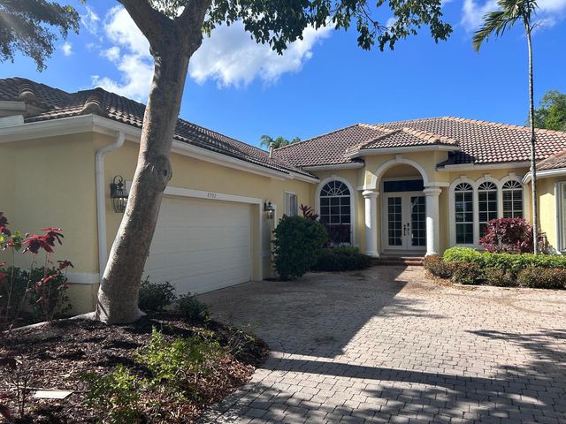 8992 Lakes Boulevard, West Palm Beach, FL 33412