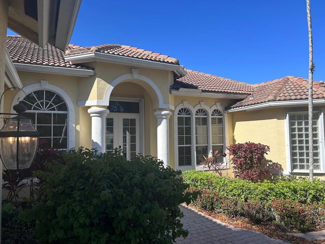 8992 Lakes Boulevard, West Palm Beach, FL 33412