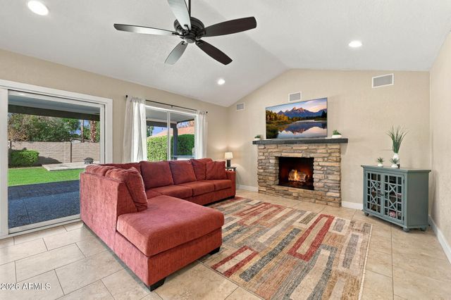 4438 E VOLTAIRE Avenue, Phoenix, AZ 85032