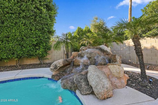 4438 E VOLTAIRE Avenue, Phoenix, AZ 85032