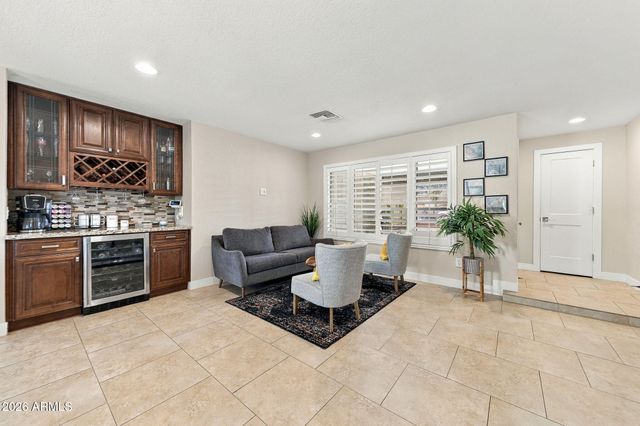 4438 E VOLTAIRE Avenue, Phoenix, AZ 85032