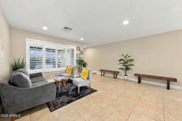 4438 E VOLTAIRE Avenue, Phoenix, AZ 85032