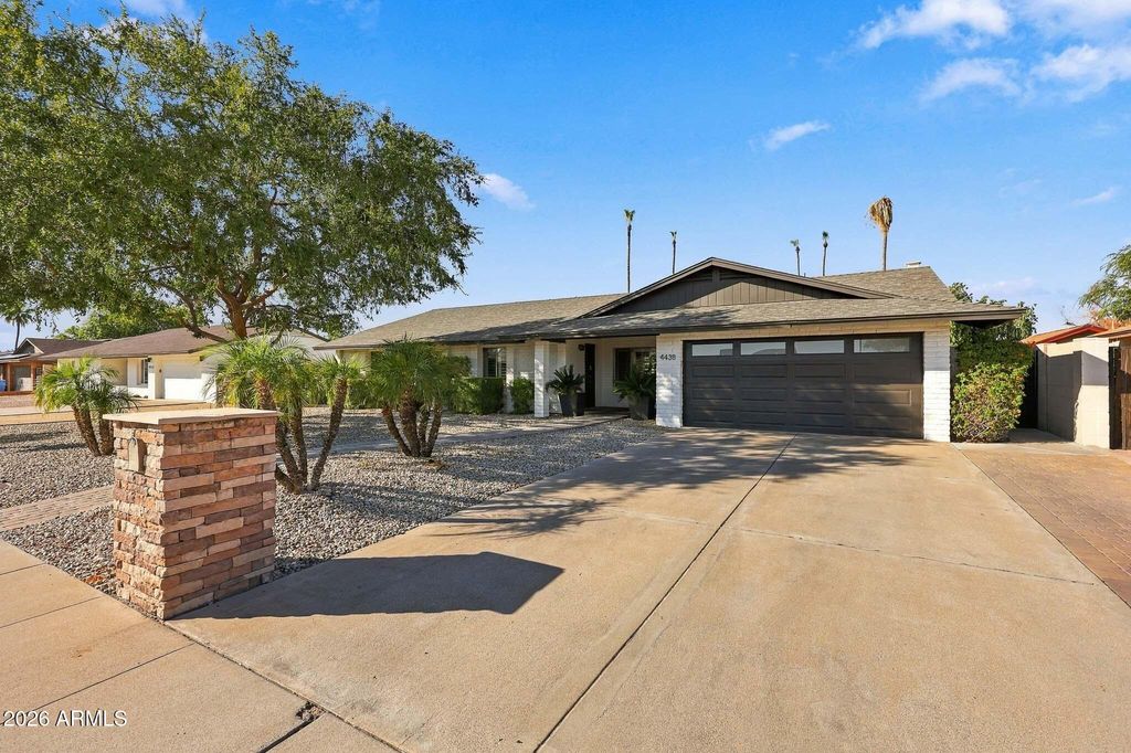 4438 E VOLTAIRE Avenue, Phoenix, AZ 85032
