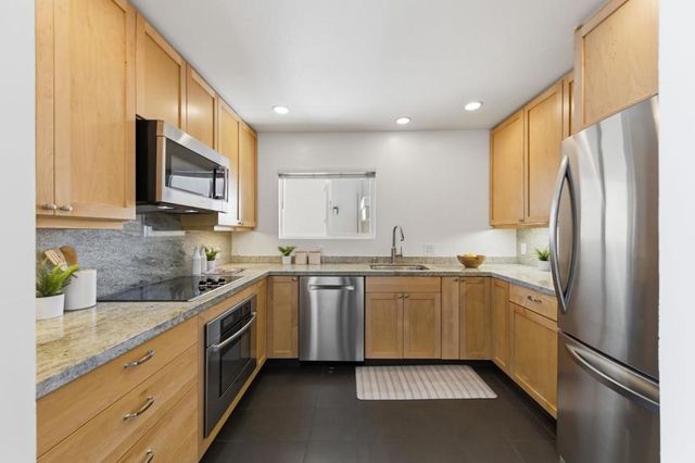 402 Portofino Drive 3, San Carlos, CA 94070