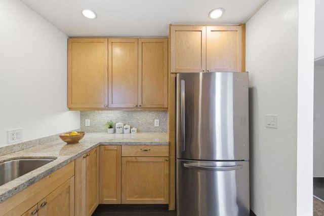 402 Portofino Drive 3, San Carlos, CA 94070