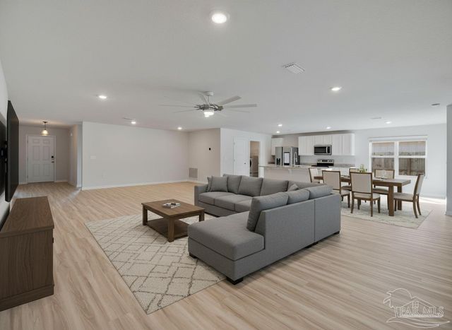 4010 Whitetail Ln, Pensacola, FL 32526