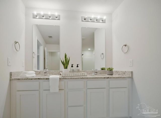 4010 Whitetail Ln, Pensacola, FL 32526