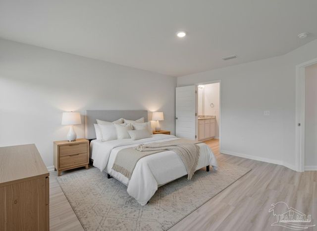 4010 Whitetail Ln, Pensacola, FL 32526