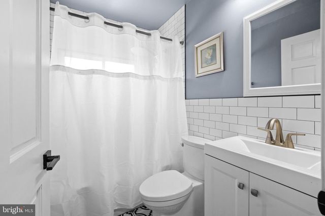 264 GOLDENRIDGE DR, Levittown, PA 19057