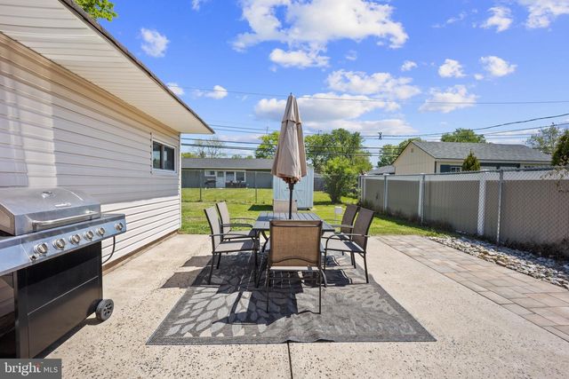 264 GOLDENRIDGE DR, Levittown, PA 19057
