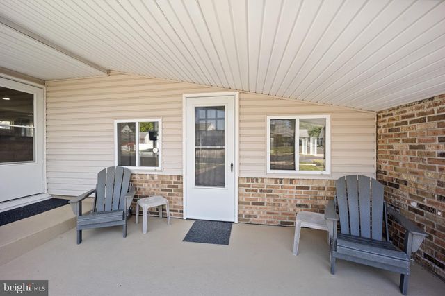 264 GOLDENRIDGE DR, Levittown, PA 19057