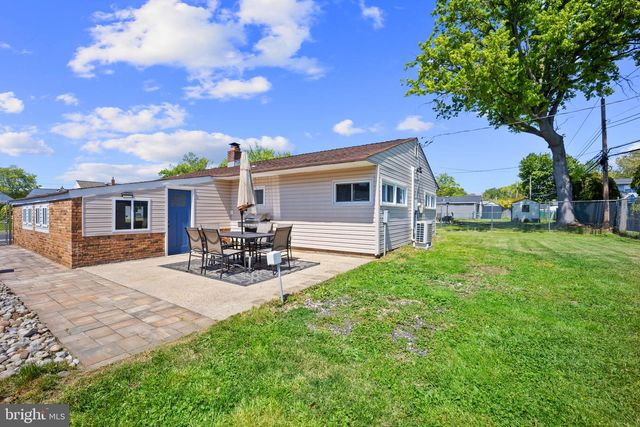 264 GOLDENRIDGE DR, Levittown, PA 19057