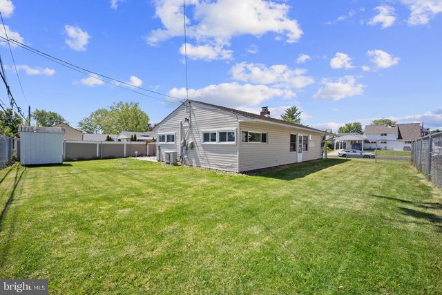 264 GOLDENRIDGE DR, Levittown, PA 19057