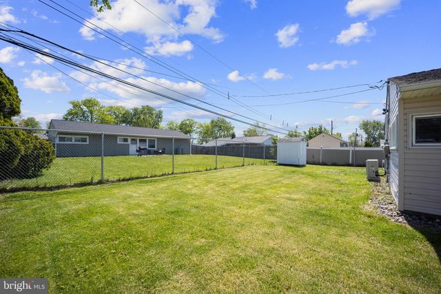 264 GOLDENRIDGE DR, Levittown, PA 19057