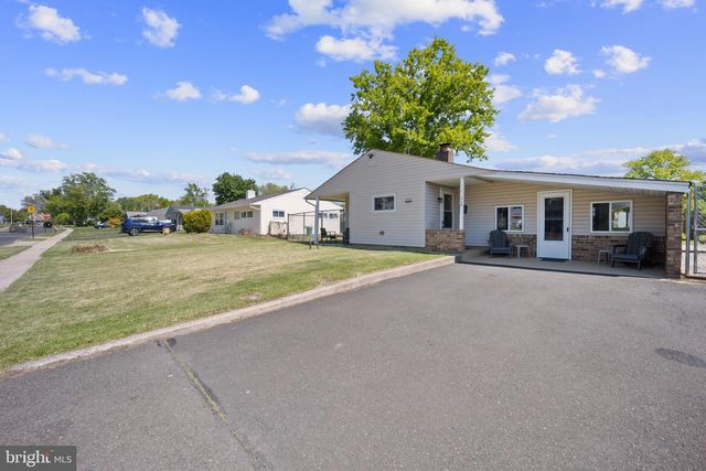 264 GOLDENRIDGE DR, Levittown, PA 19057