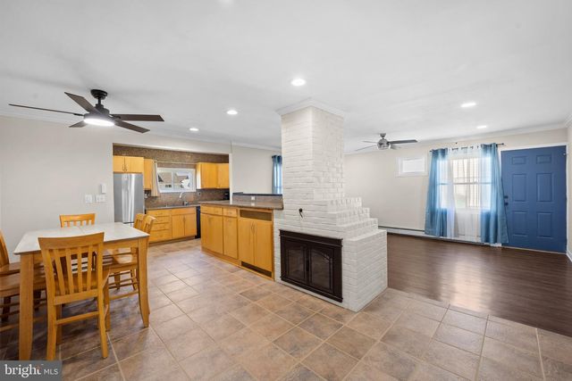 264 GOLDENRIDGE DR, Levittown, PA 19057