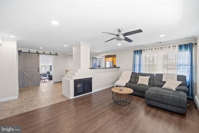 264 GOLDENRIDGE DR, Levittown, PA 19057
