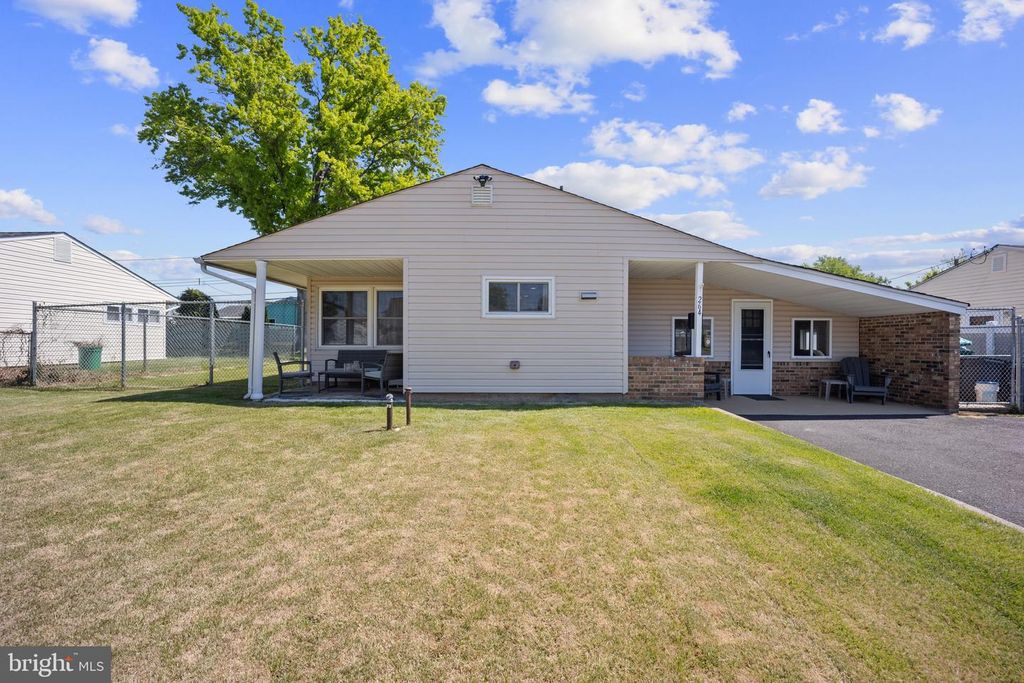 264 GOLDENRIDGE DR, Levittown, PA 19057
