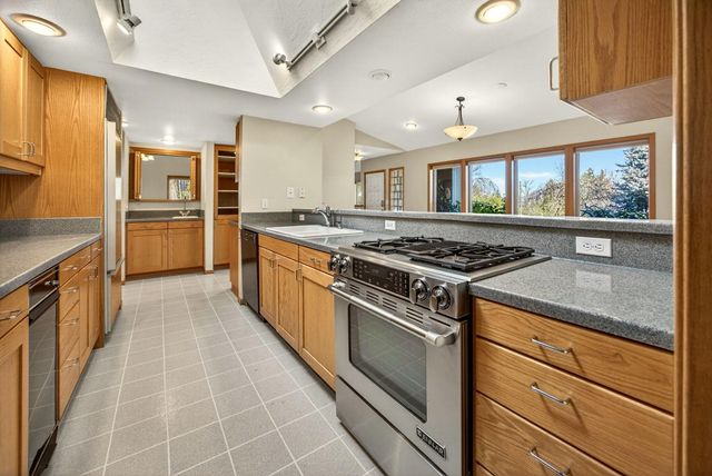 1800 Peachey Road, Ashland, OR 97520