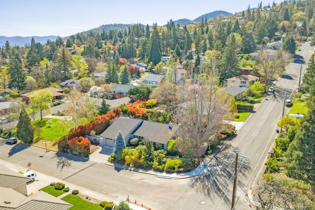 1800 Peachey Road, Ashland, OR 97520