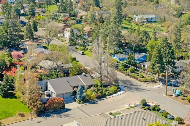 1800 Peachey Road, Ashland, OR 97520