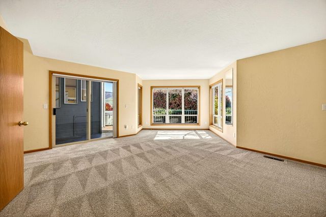 1800 Peachey Road, Ashland, OR 97520