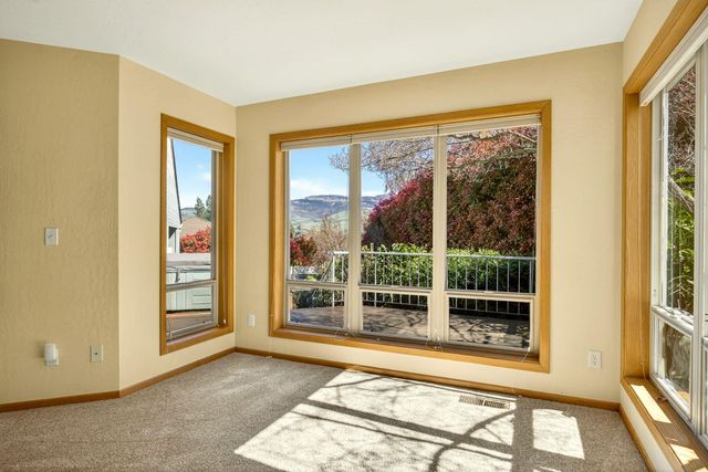 1800 Peachey Road, Ashland, OR 97520