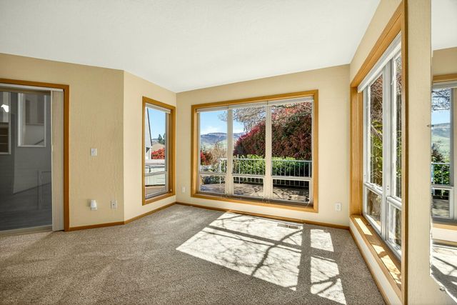 1800 Peachey Road, Ashland, OR 97520