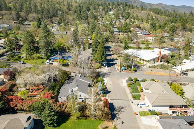 1800 Peachey Road, Ashland, OR 97520