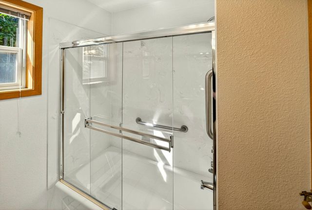 1800 Peachey Road, Ashland, OR 97520