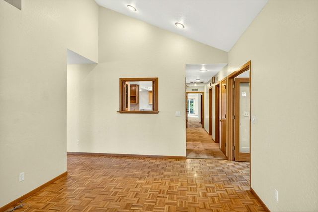 1800 Peachey Road, Ashland, OR 97520