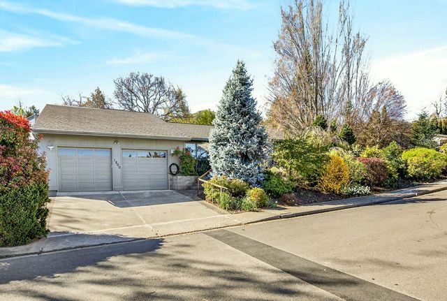 1800 Peachey Road, Ashland, OR 97520