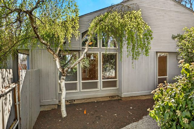 1800 Peachey Road, Ashland, OR 97520