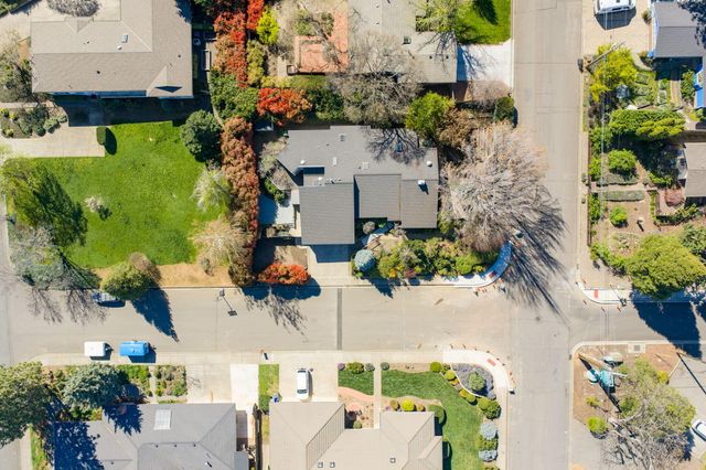 1800 Peachey Road, Ashland, OR 97520