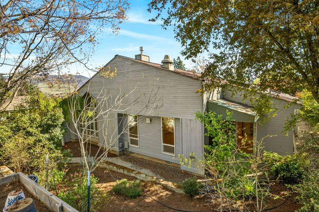 1800 Peachey Road, Ashland, OR 97520